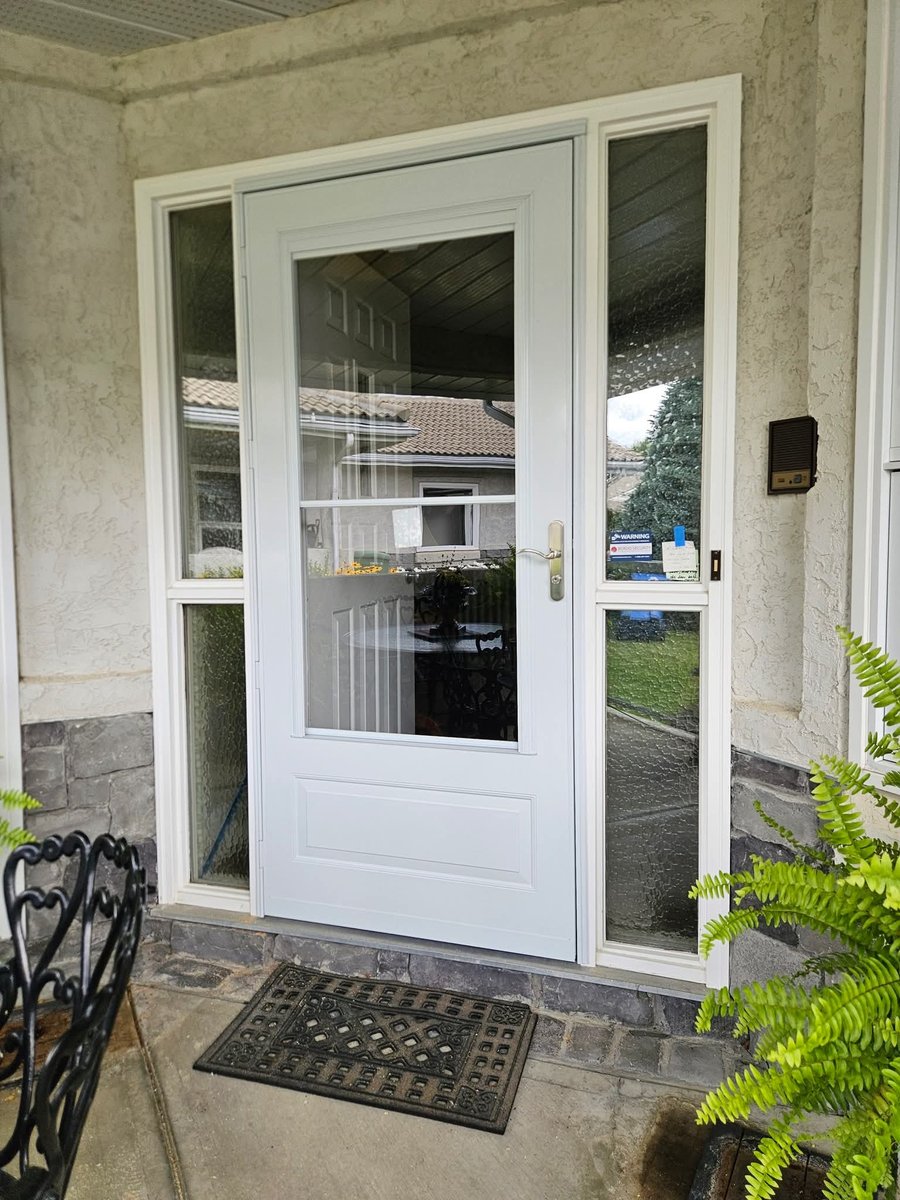 Andersen 400 storm door Calgary